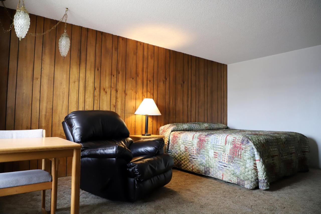 Big Sky Motel Roundup Екстериор снимка